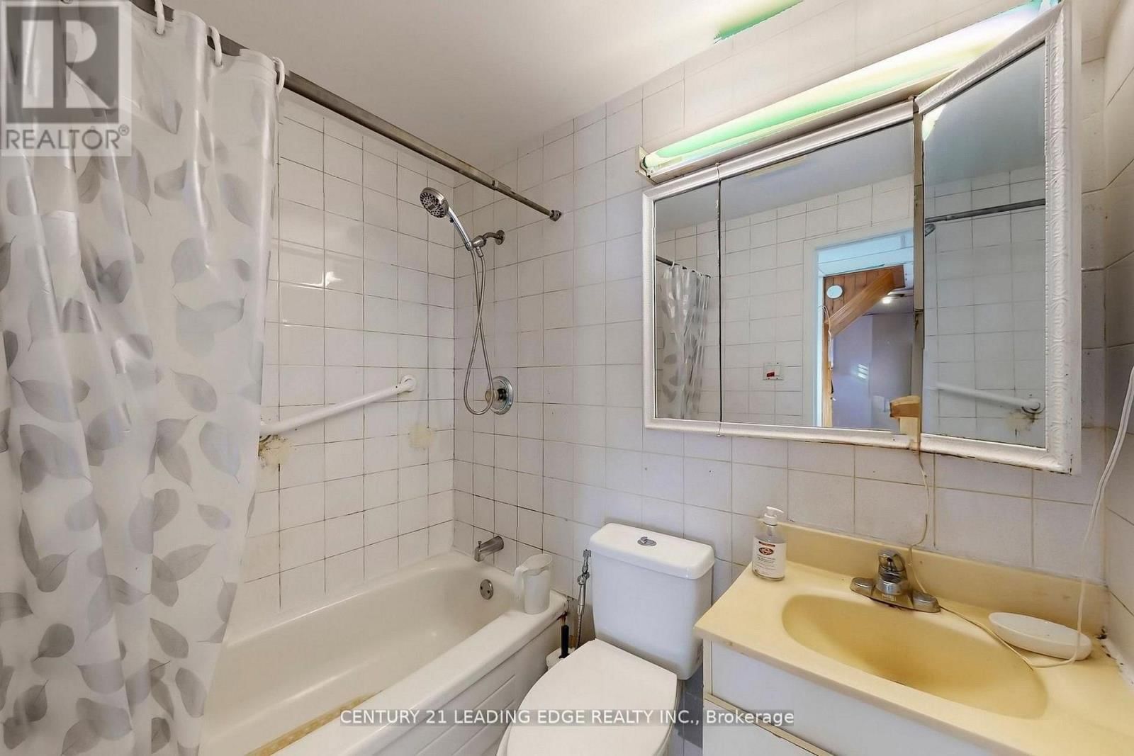 210 LINDEN AVENUE Image 43