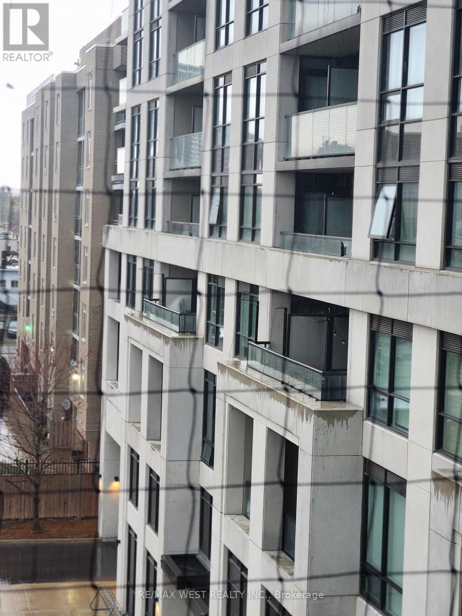 426 - 8 TRENT AVENUE Image 16