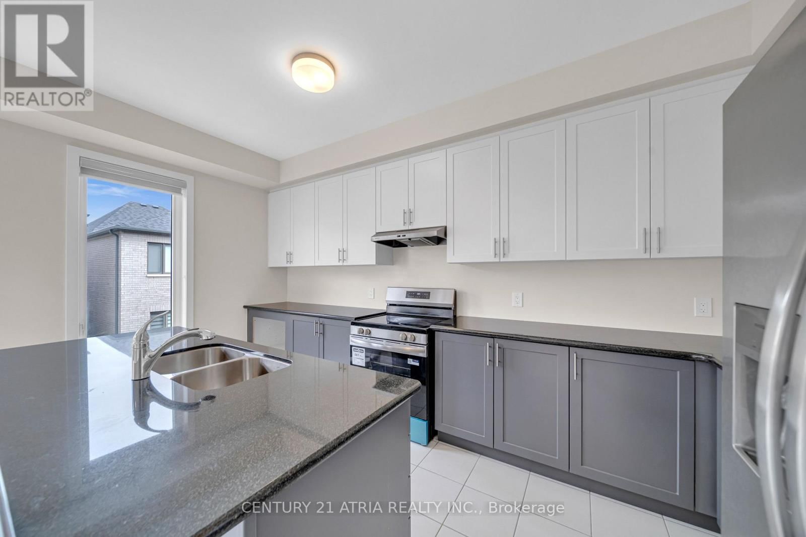 1838 NARCISSUS GARDENS Image 10