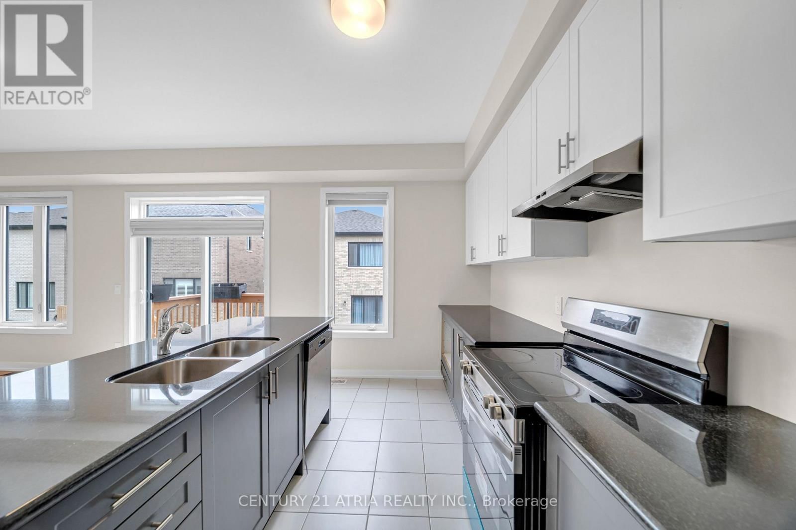 1838 NARCISSUS GARDENS Image 11