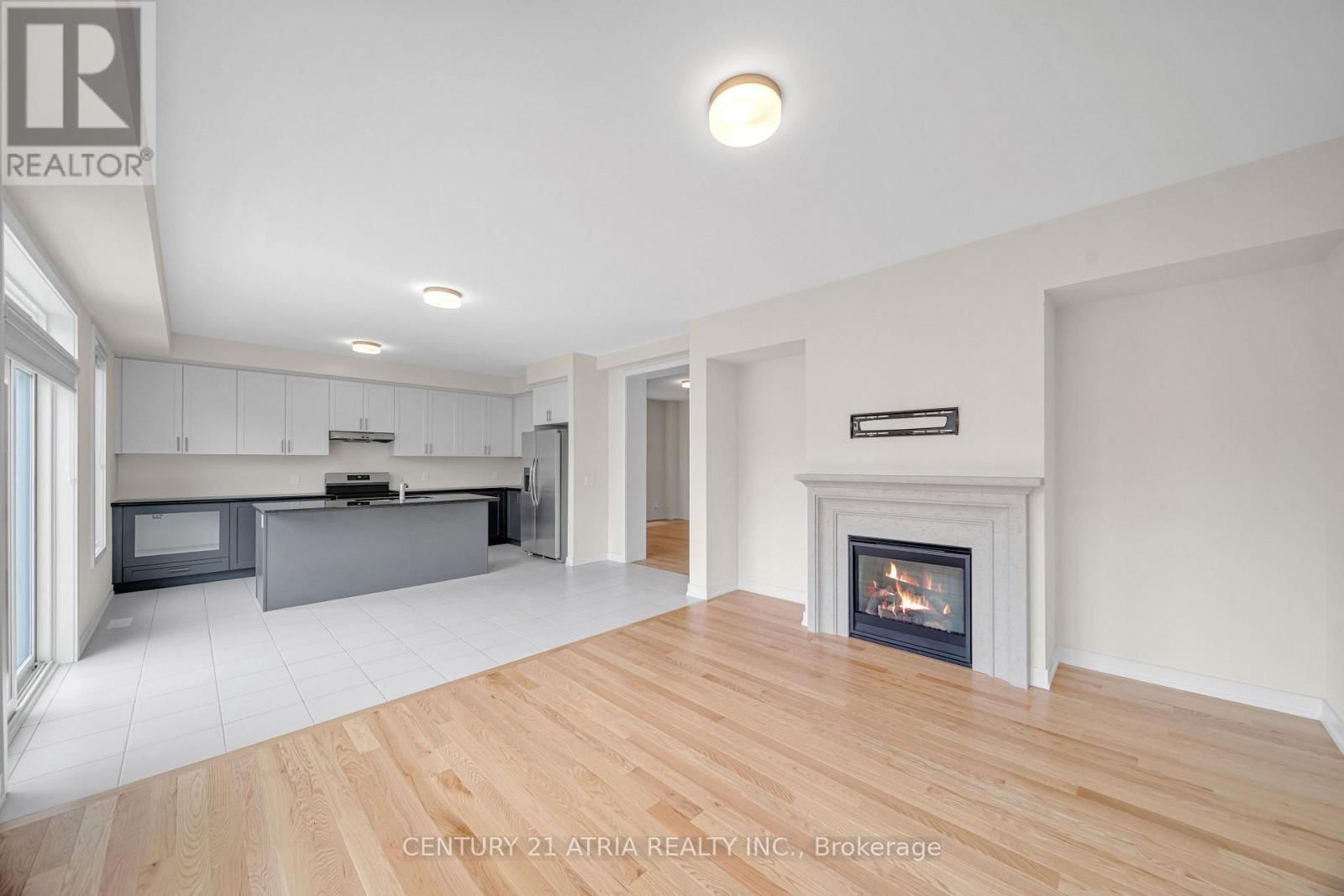 1838 NARCISSUS GARDENS Image 14