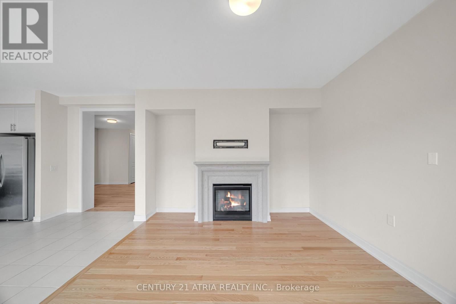 1838 NARCISSUS GARDENS Image 16