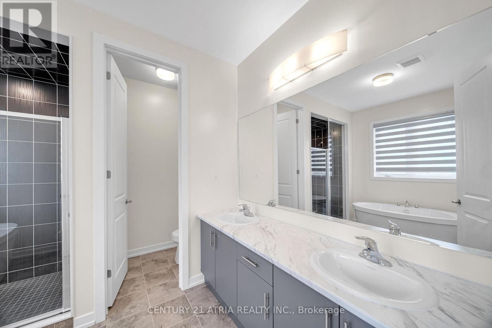 1838 NARCISSUS GARDENS Image 21