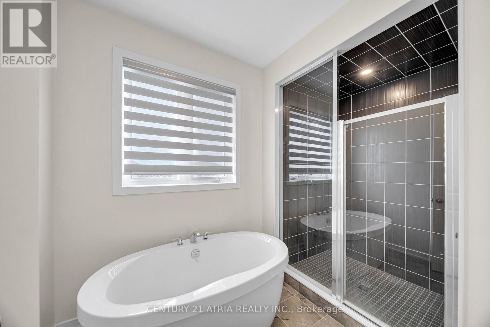 1838 NARCISSUS GARDENS Image 22