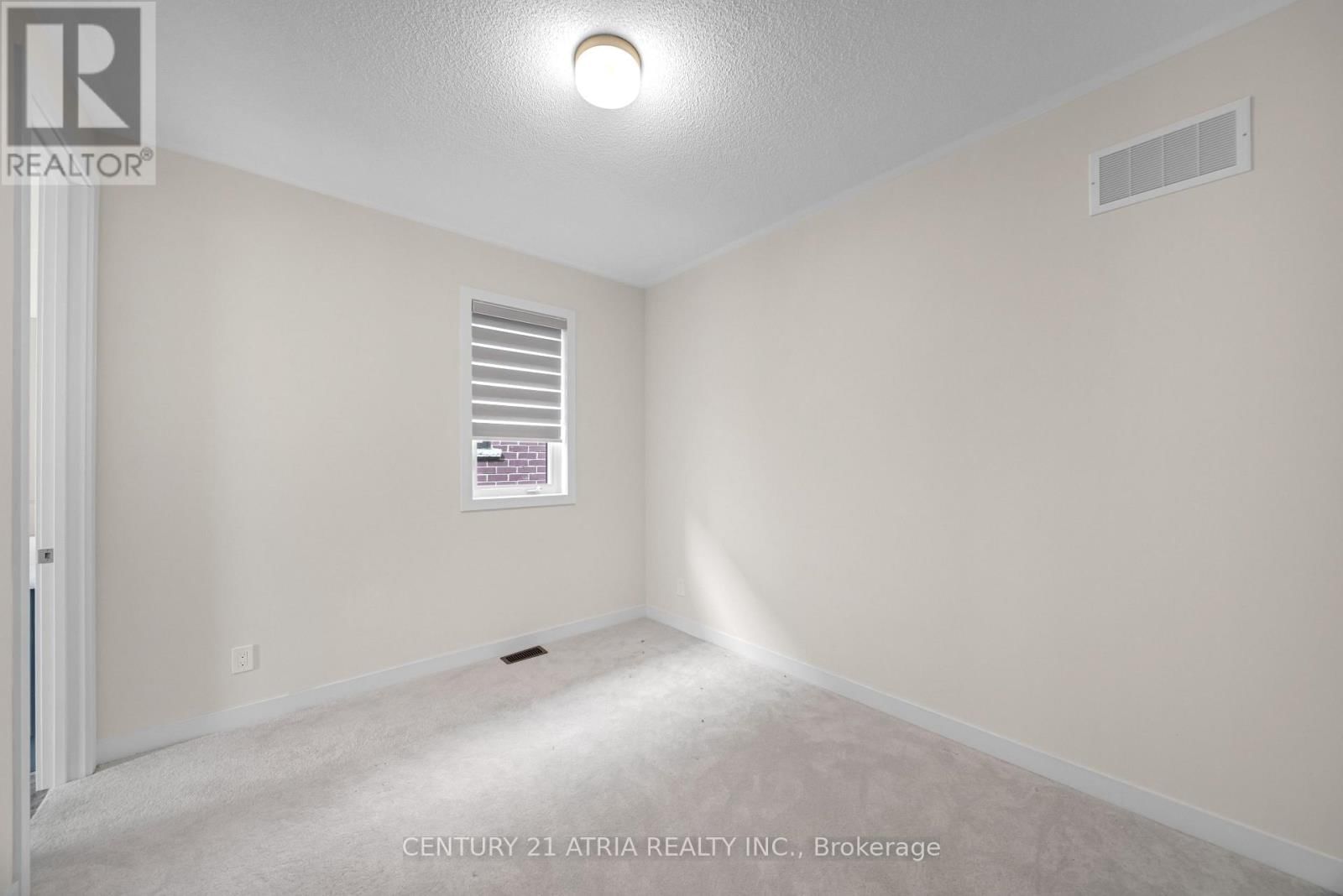 1838 NARCISSUS GARDENS Image 25