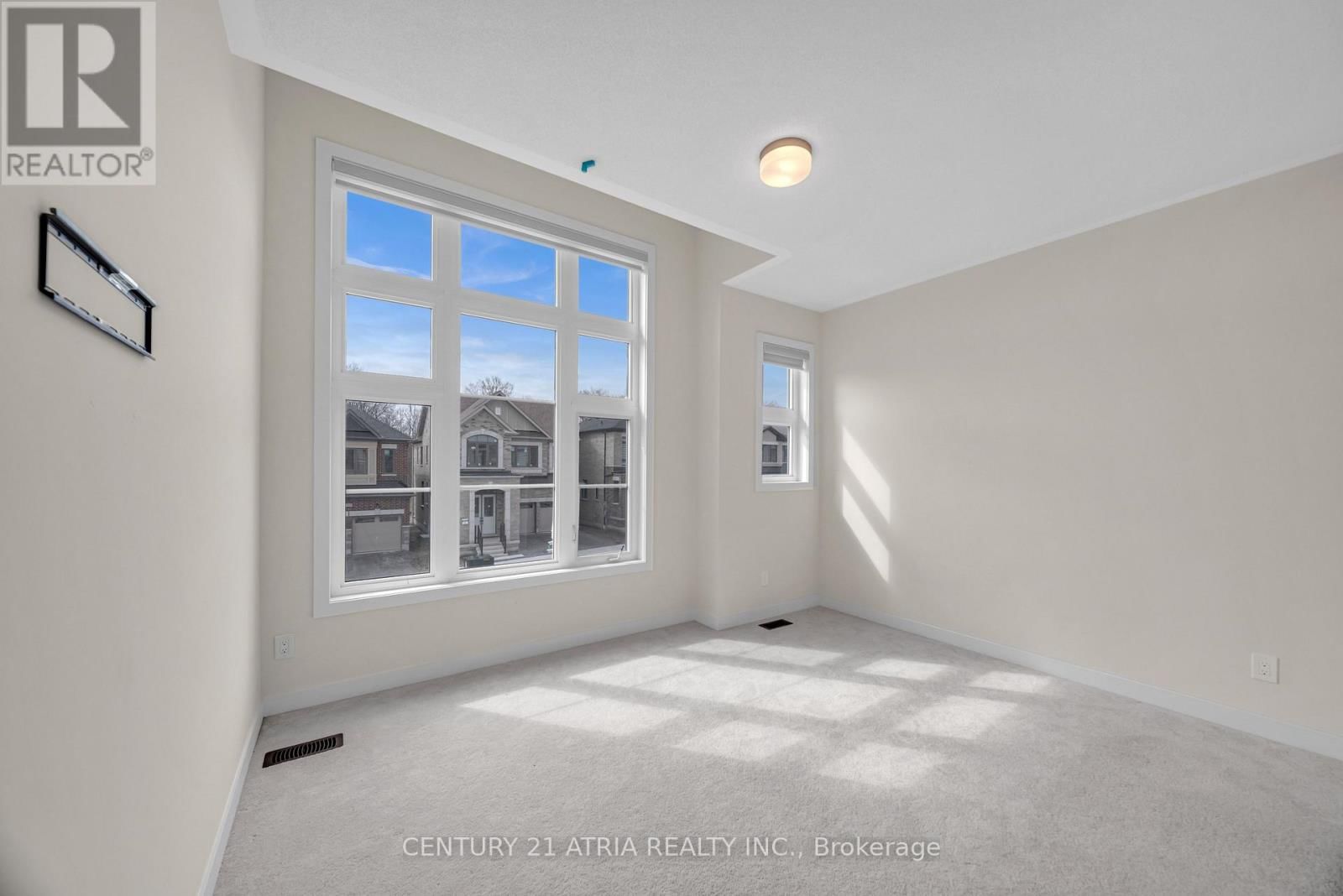 1838 NARCISSUS GARDENS Image 27