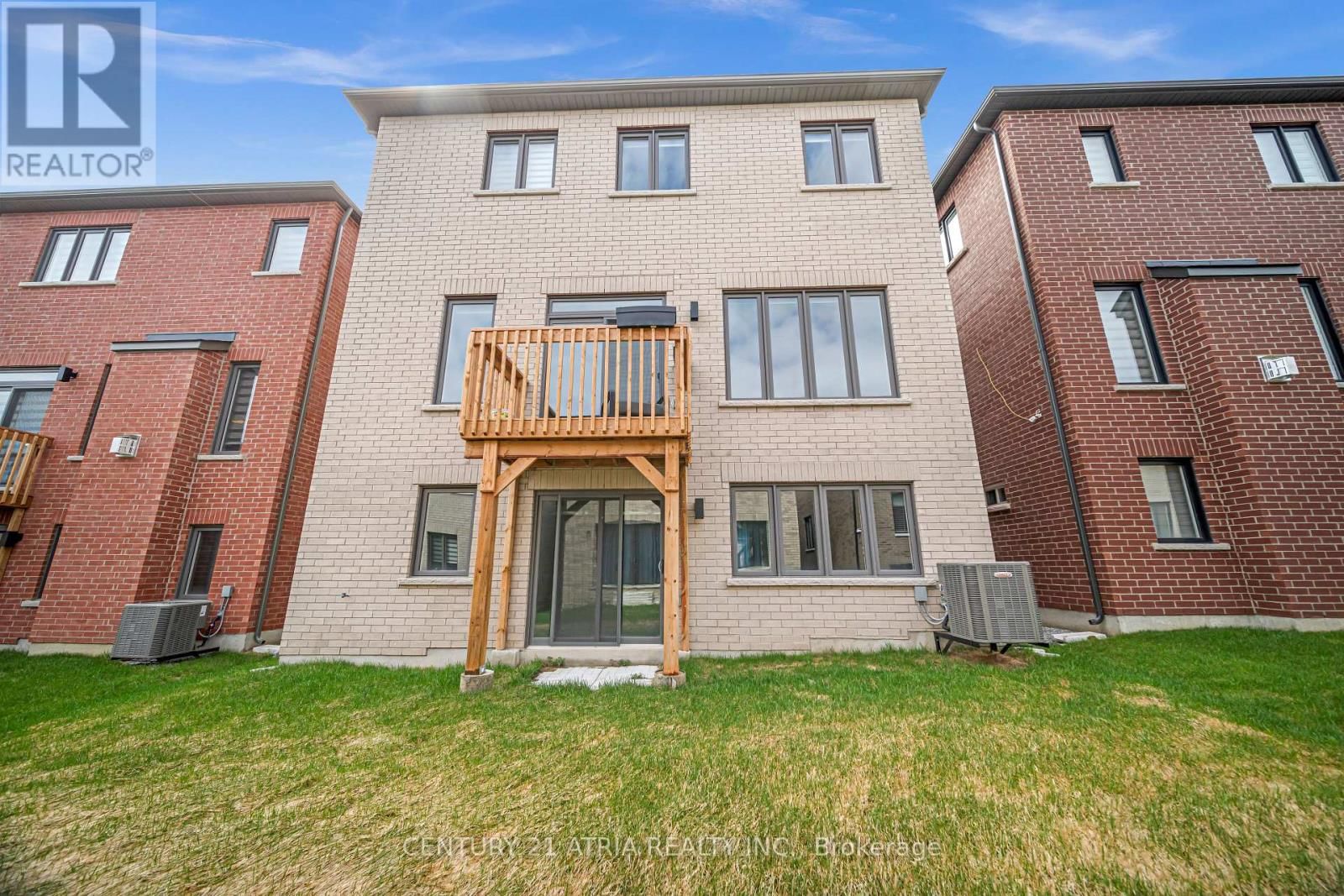 1838 NARCISSUS GARDENS Image 31