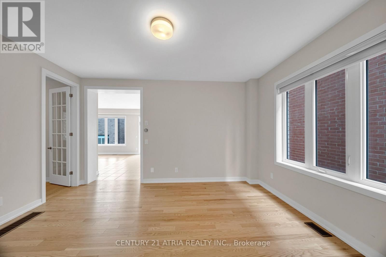 1838 NARCISSUS GARDENS Image 4