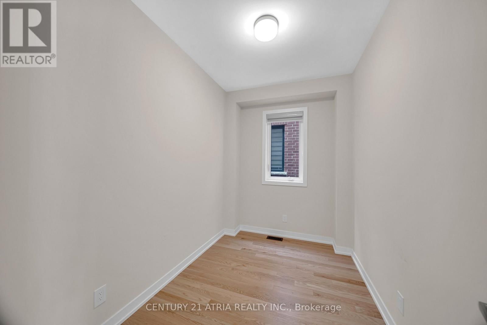 1838 NARCISSUS GARDENS Image 6