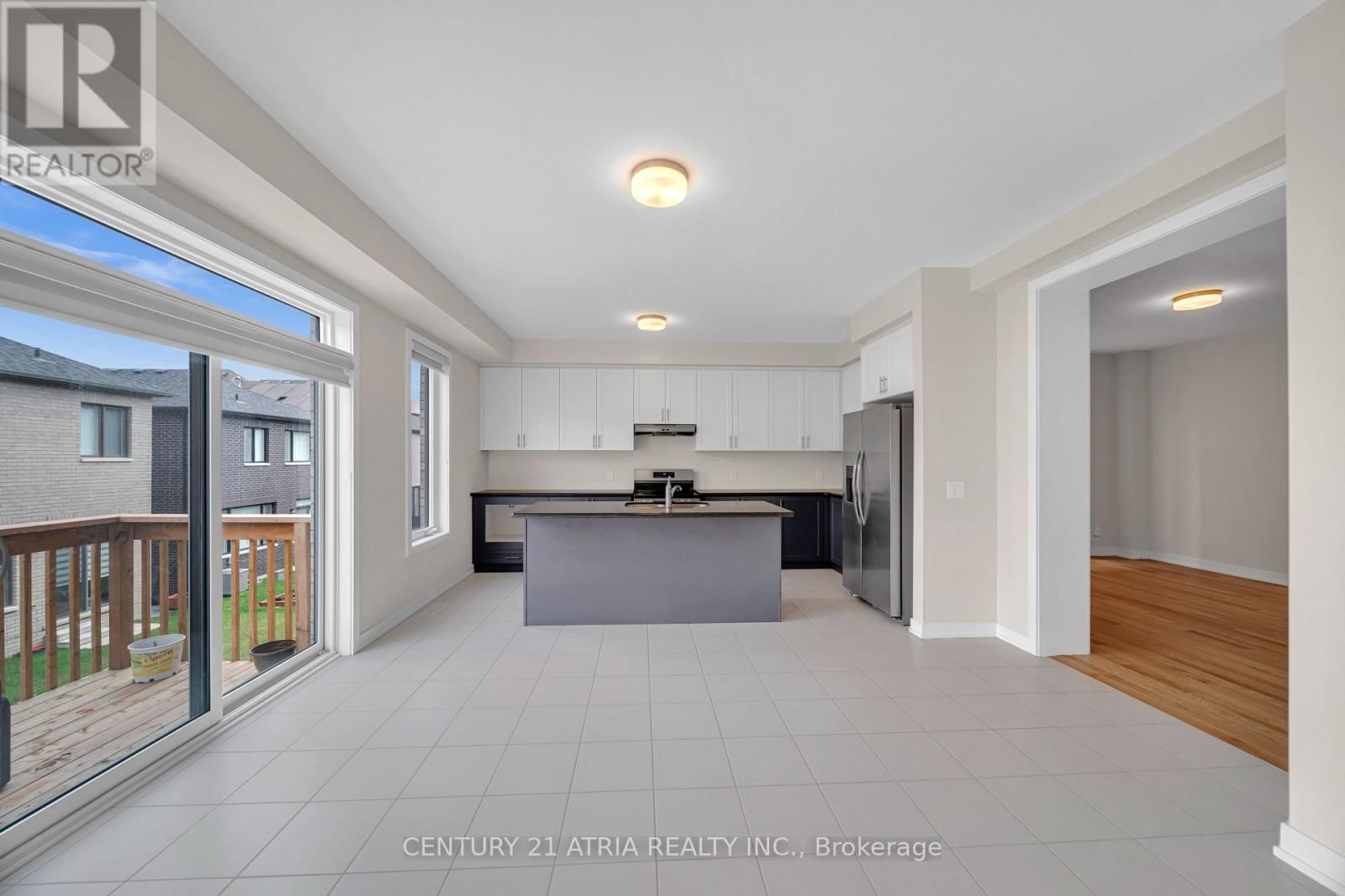 1838 NARCISSUS GARDENS Image 8