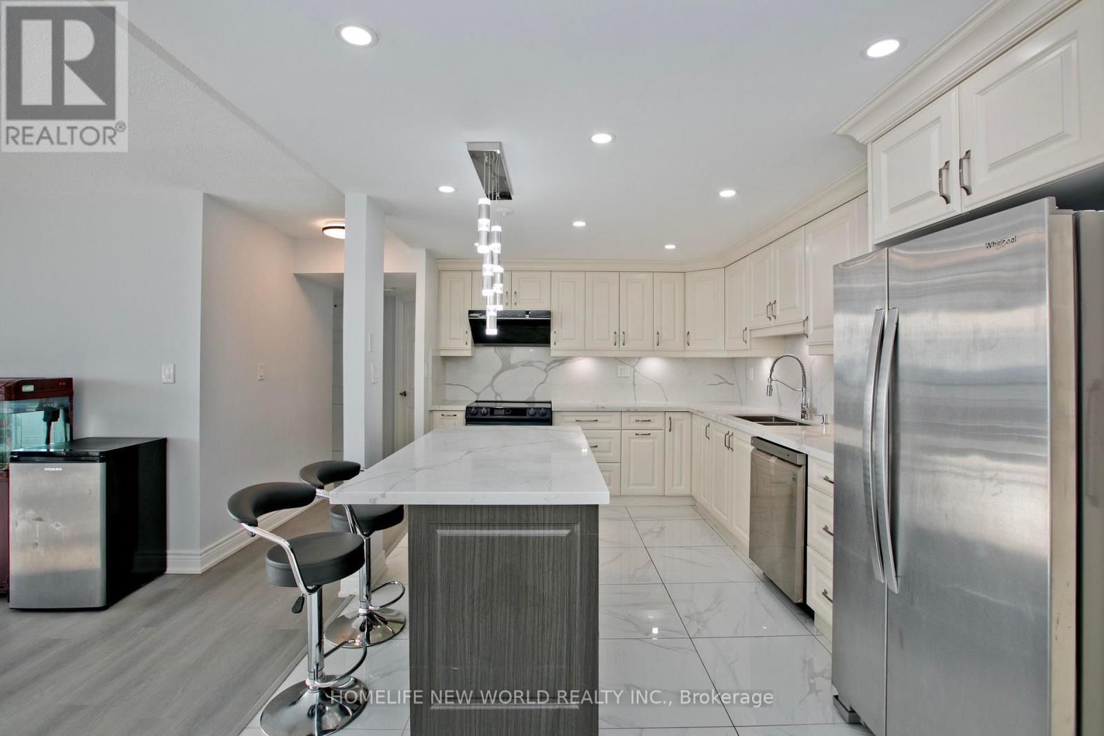 2117 - 75 BAMBURGH CIRCLE Image 12