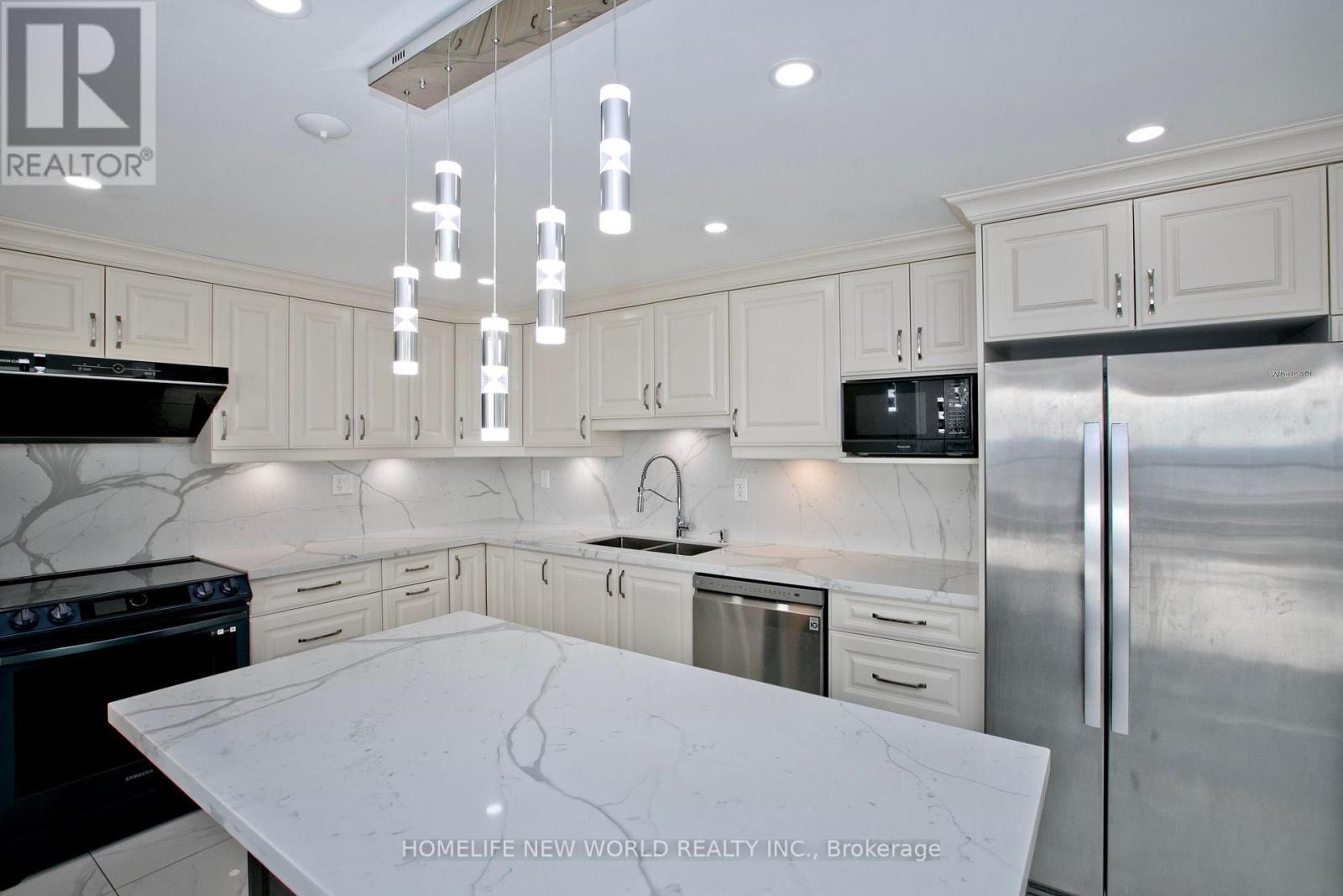 2117 - 75 BAMBURGH CIRCLE Image 13