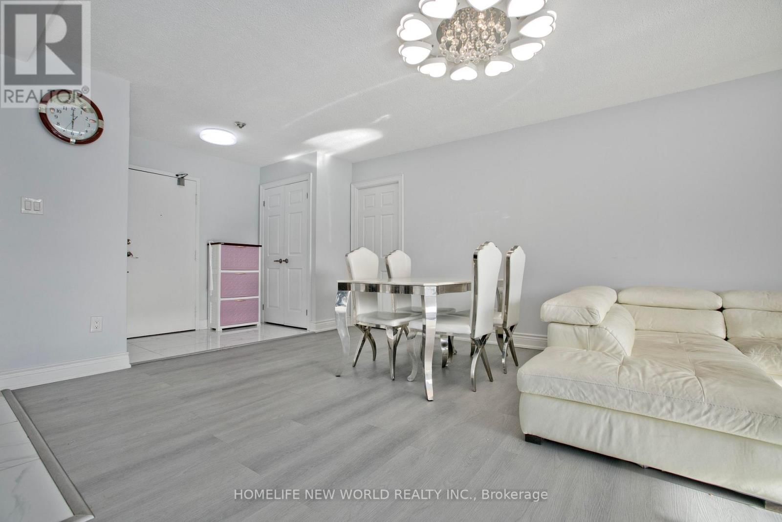 2117 - 75 BAMBURGH CIRCLE Image 14