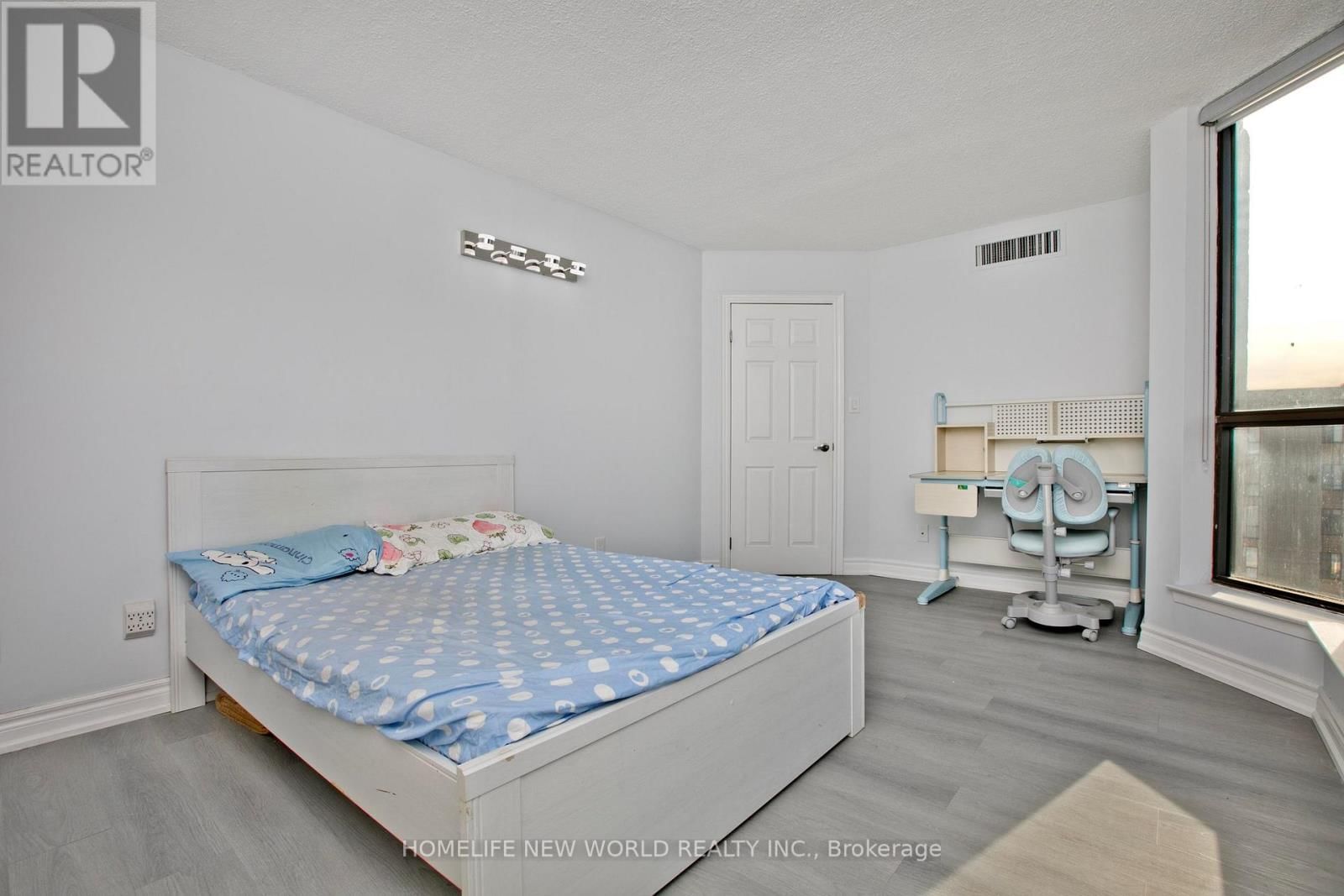 2117 - 75 BAMBURGH CIRCLE Image 20