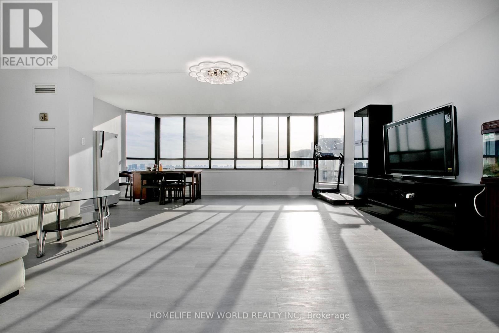 2117 - 75 BAMBURGH CIRCLE Image 3