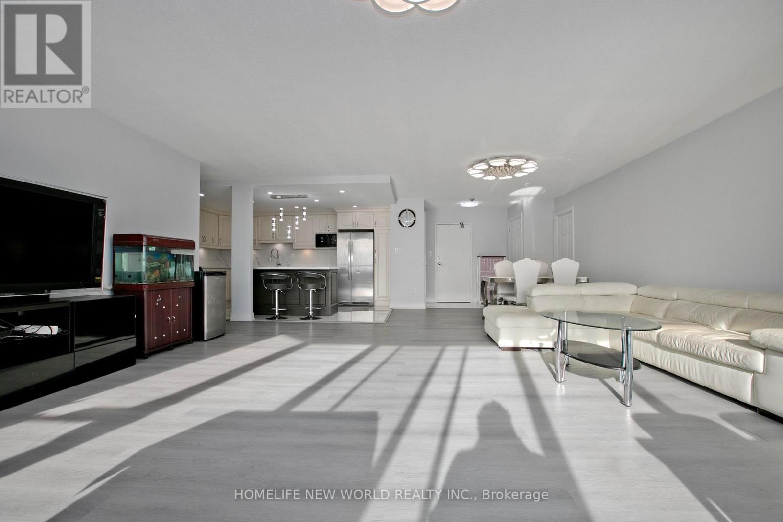 2117 - 75 BAMBURGH CIRCLE Image 4