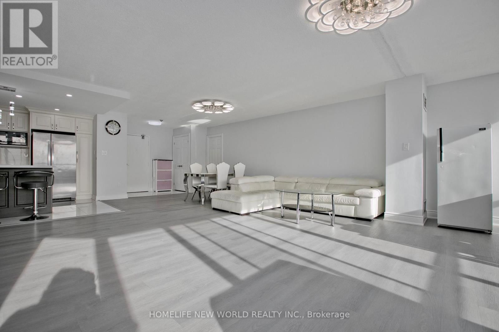 2117 - 75 BAMBURGH CIRCLE Image 6