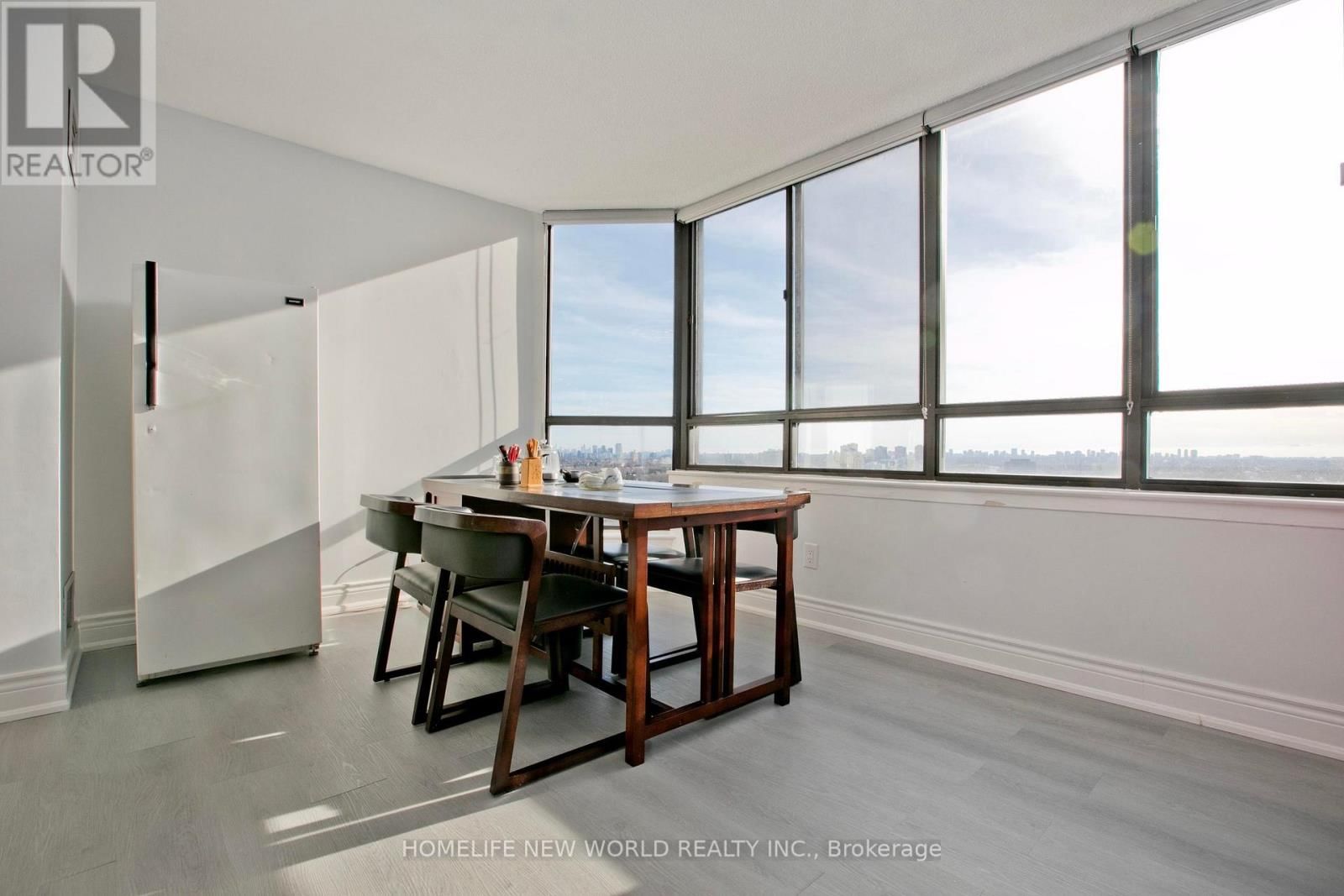 2117 - 75 BAMBURGH CIRCLE Image 9