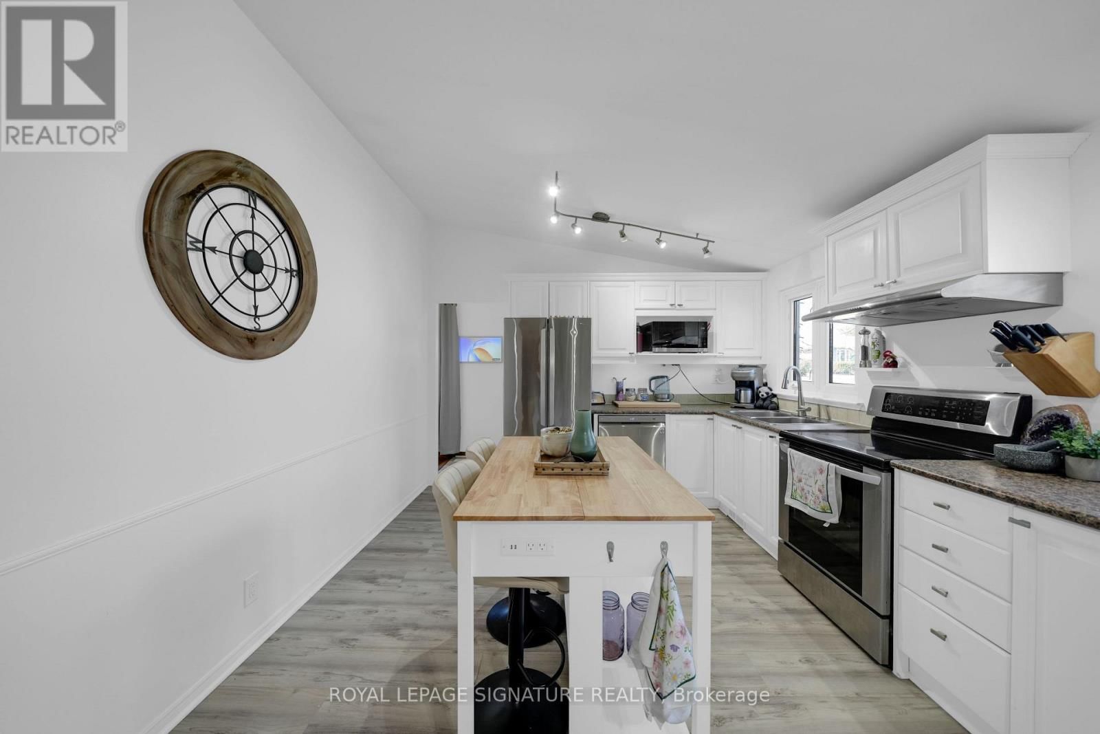 821 KROSNO BOULEVARD Image 10