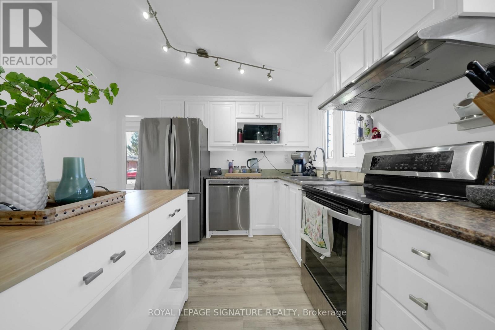 821 KROSNO BOULEVARD Image 11