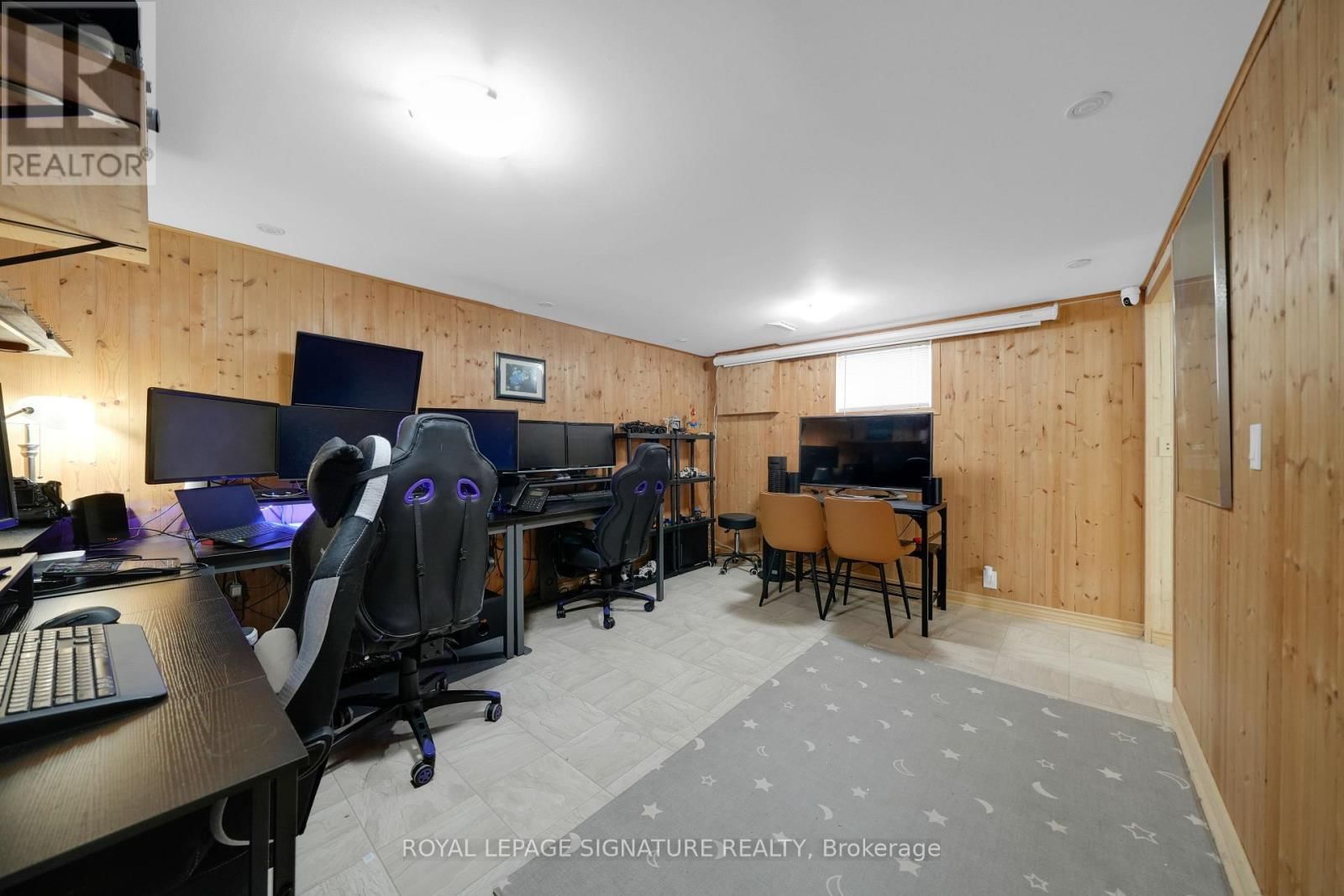 821 KROSNO BOULEVARD Image 18