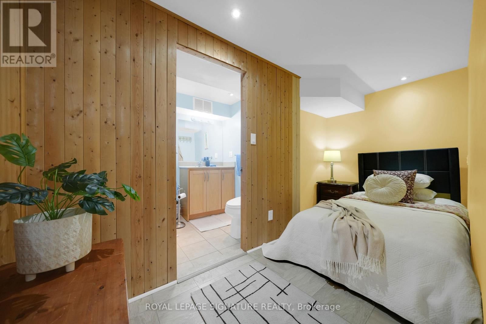 821 KROSNO BOULEVARD Image 20