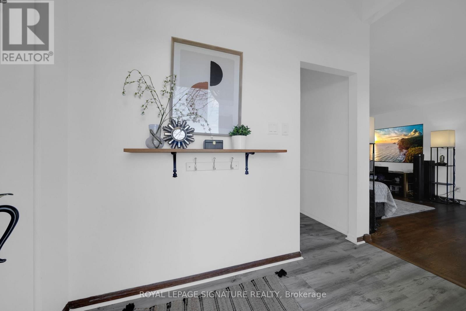 821 KROSNO BOULEVARD Image 3