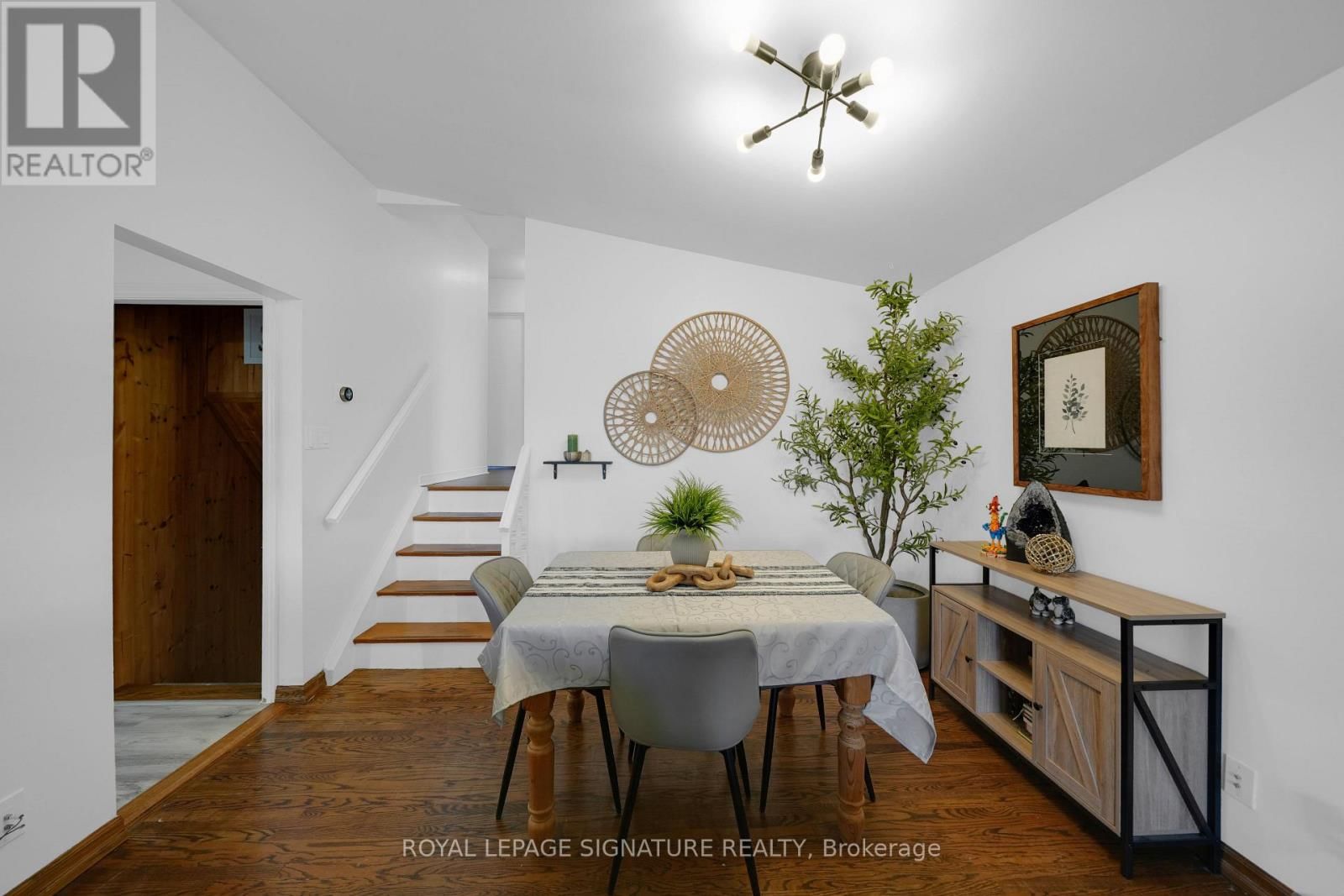 821 KROSNO BOULEVARD Image 8