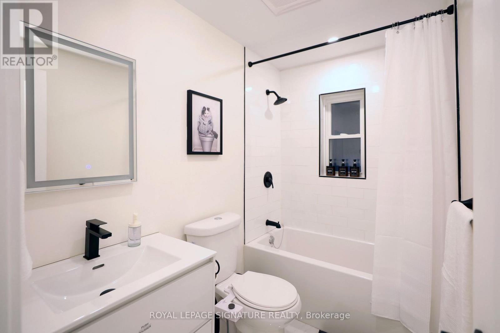 36 TENNIS CRESCENT Image 12