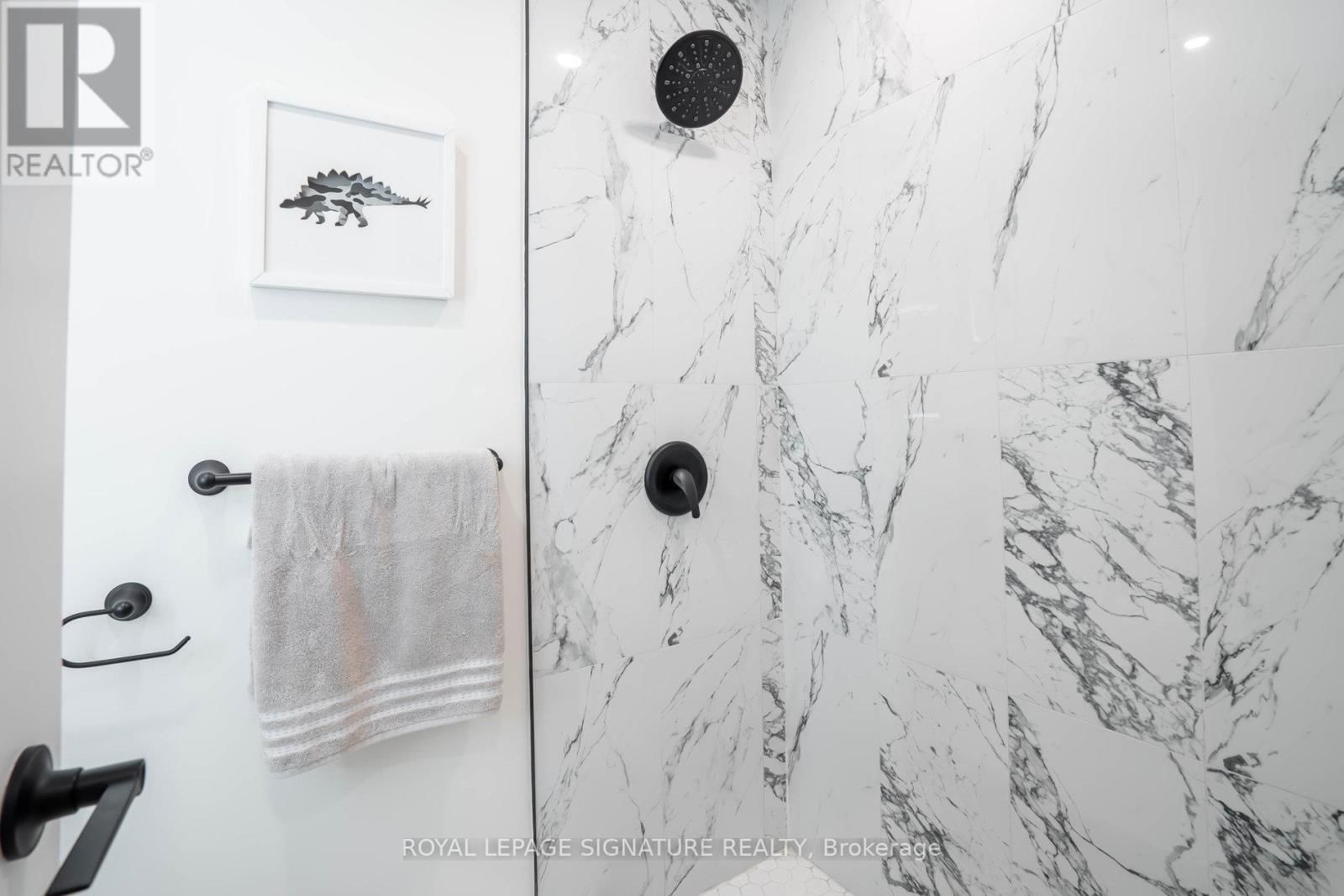 36 TENNIS CRESCENT Image 15