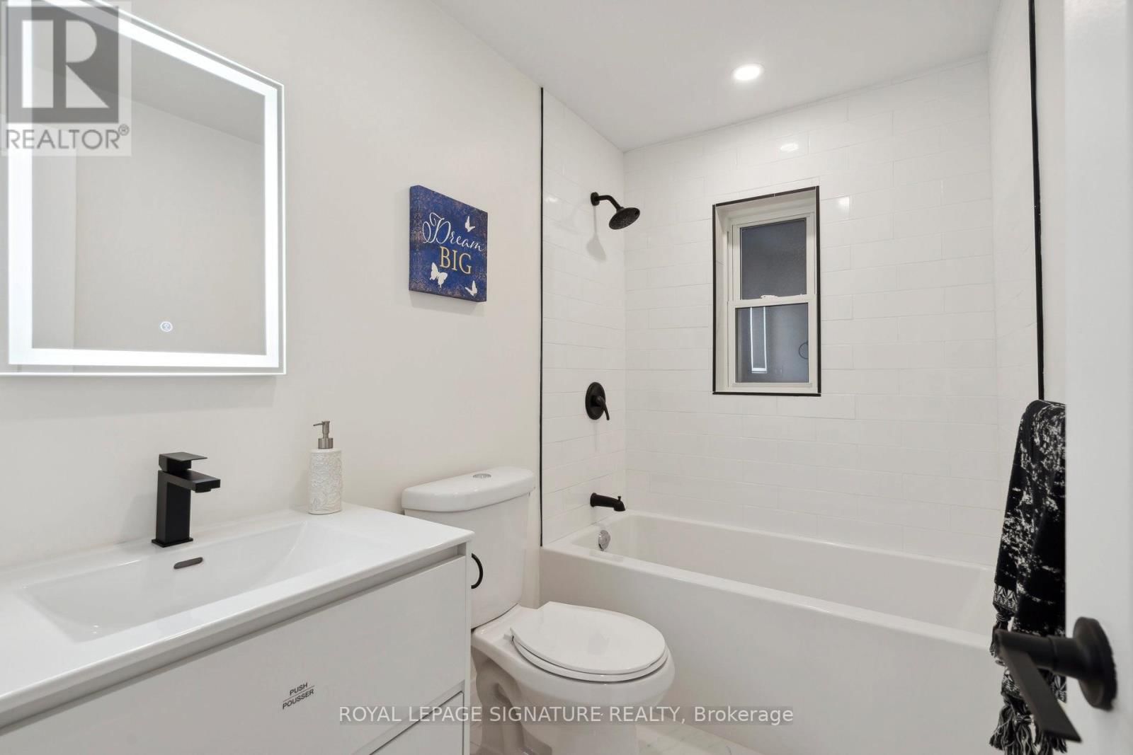 36 TENNIS CRESCENT Image 20