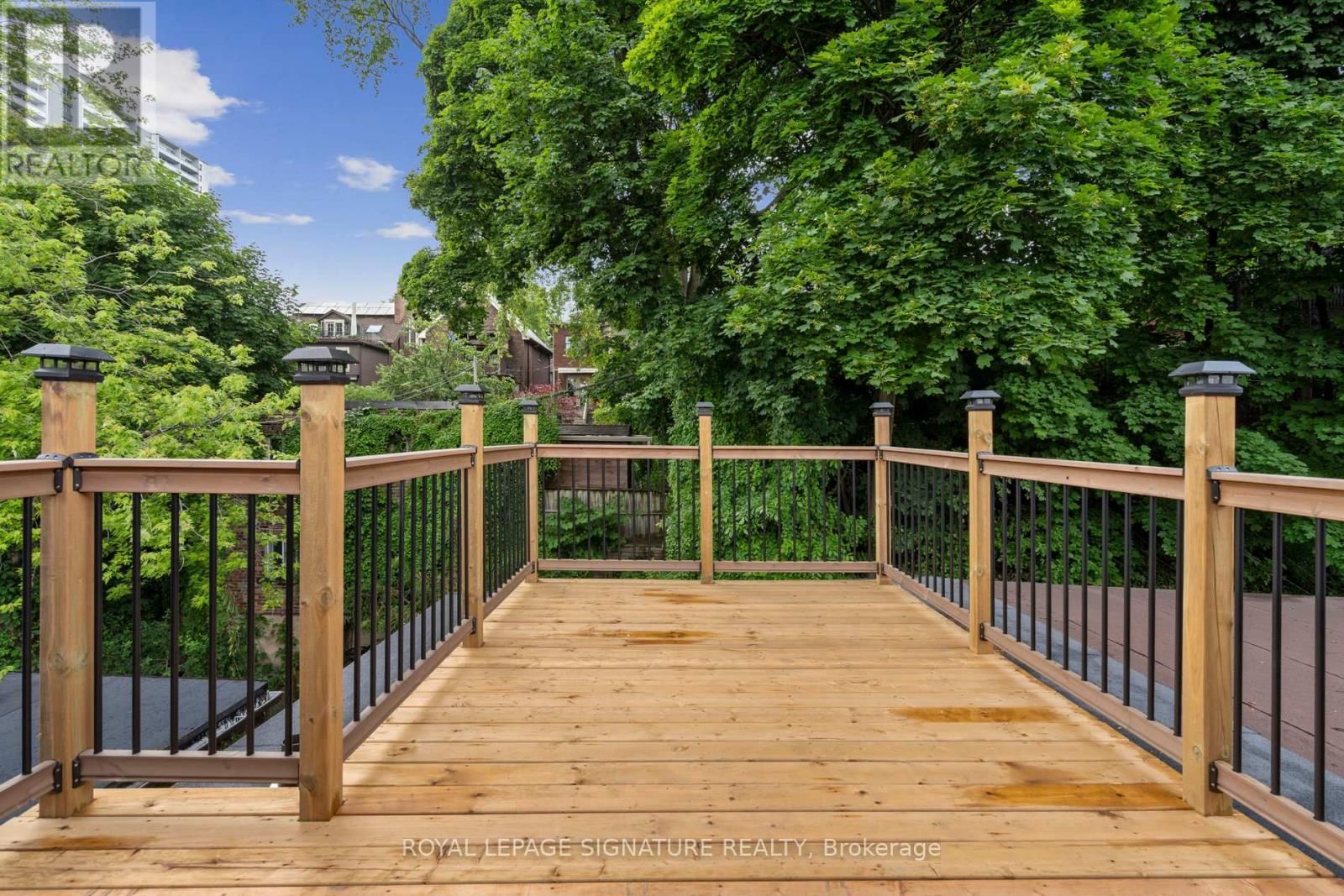 36 TENNIS CRESCENT Image 21