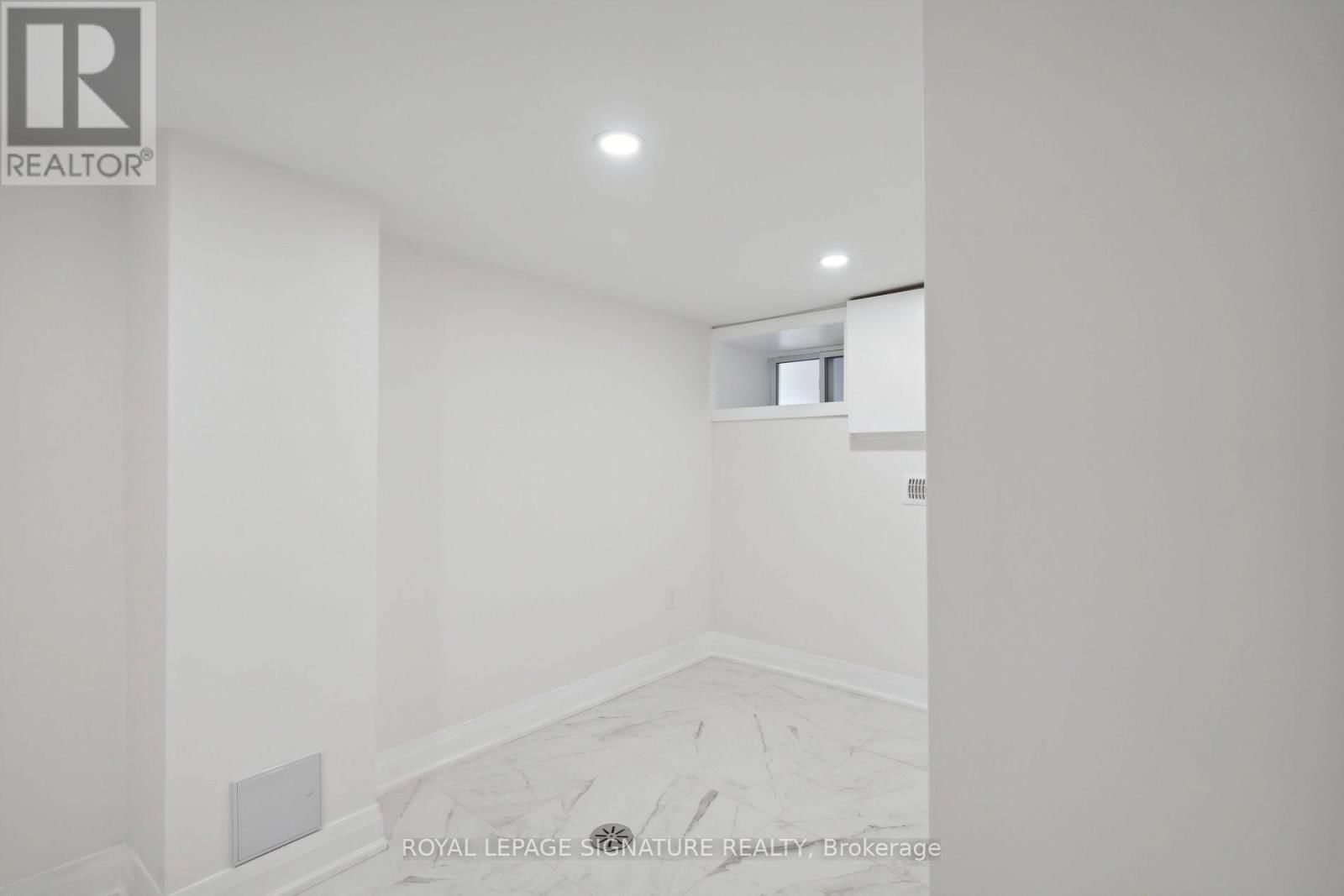 36 TENNIS CRESCENT Image 25