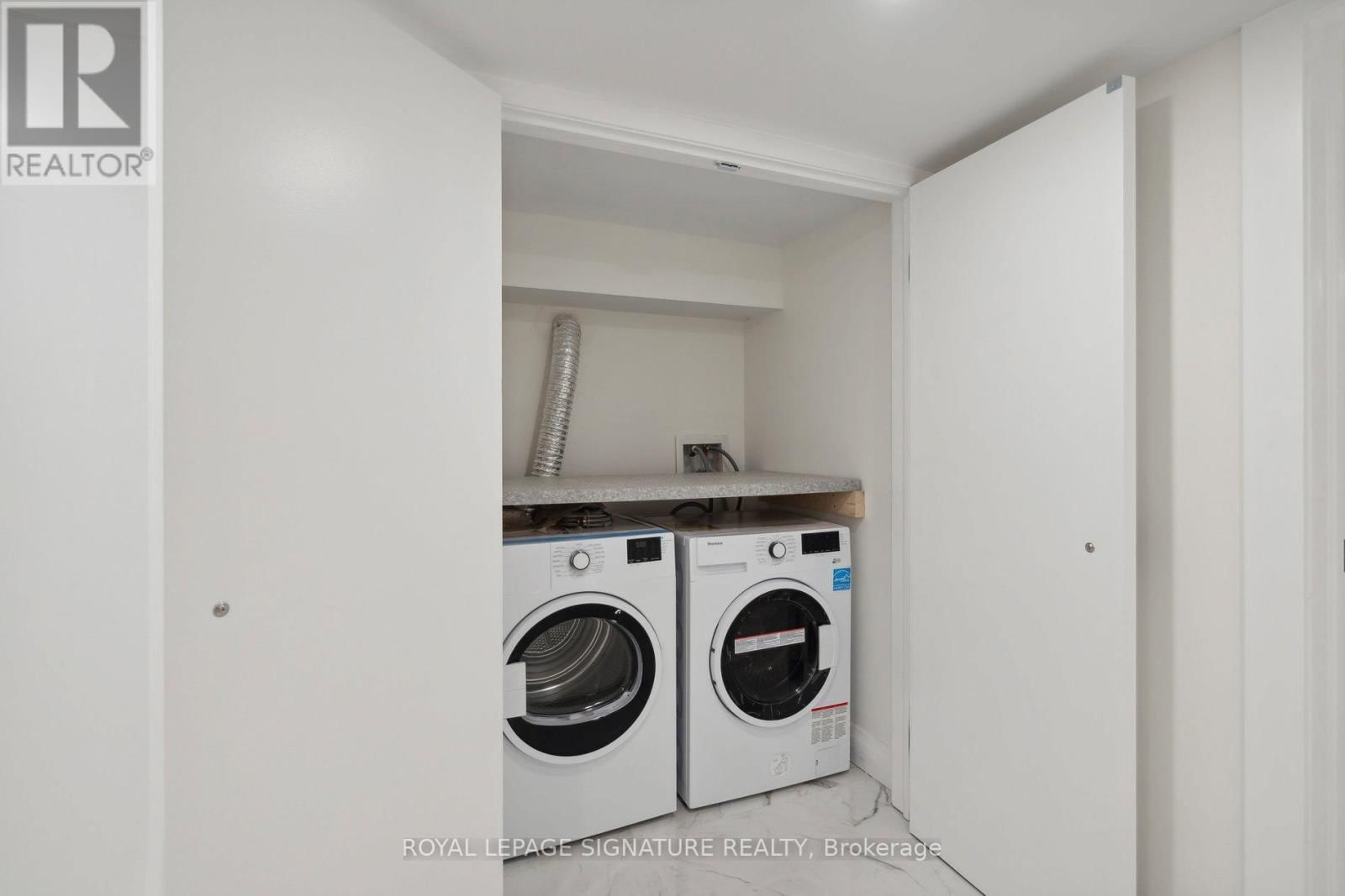 36 TENNIS CRESCENT Image 26