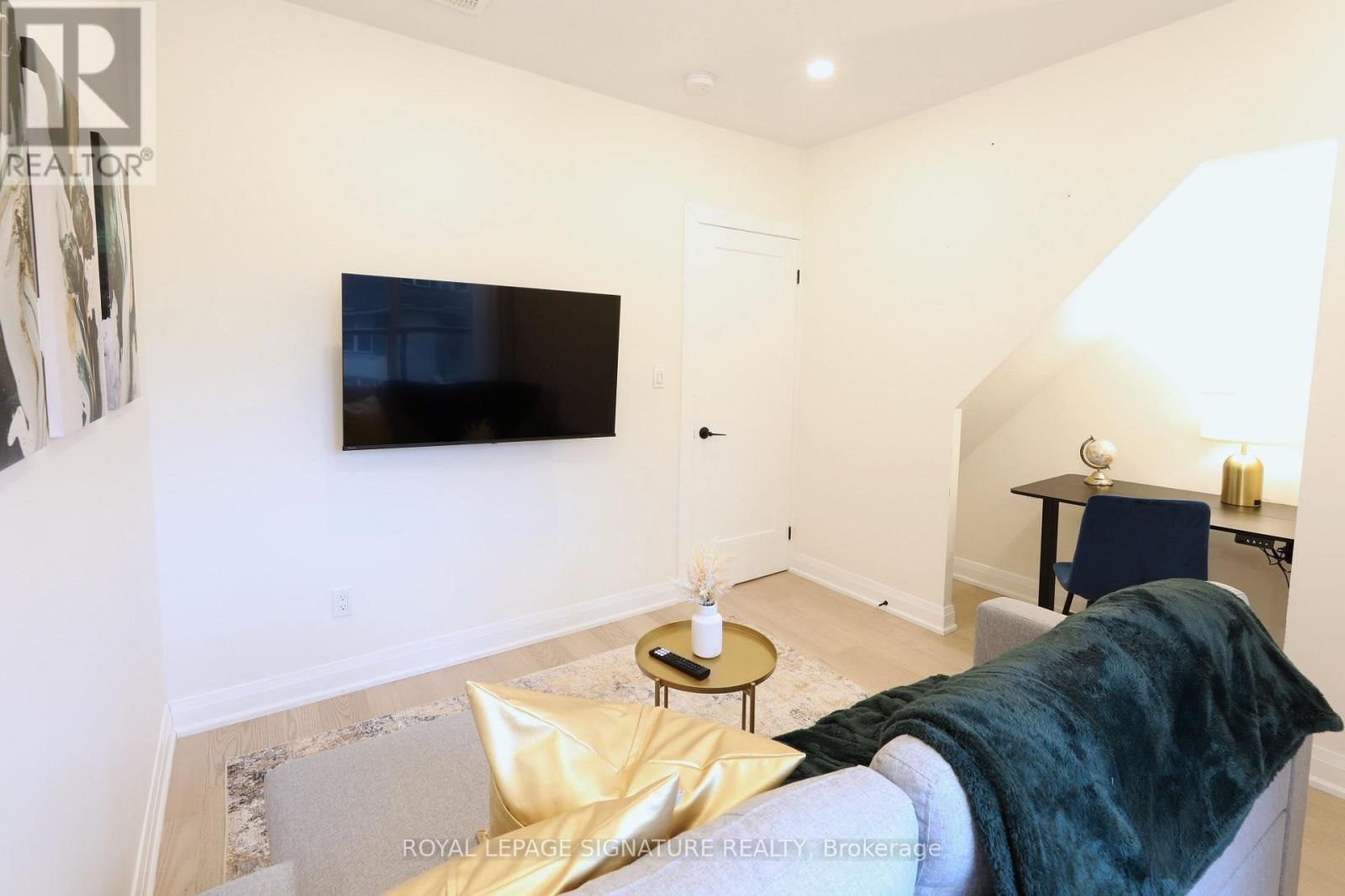 36 TENNIS CRESCENT Image 7