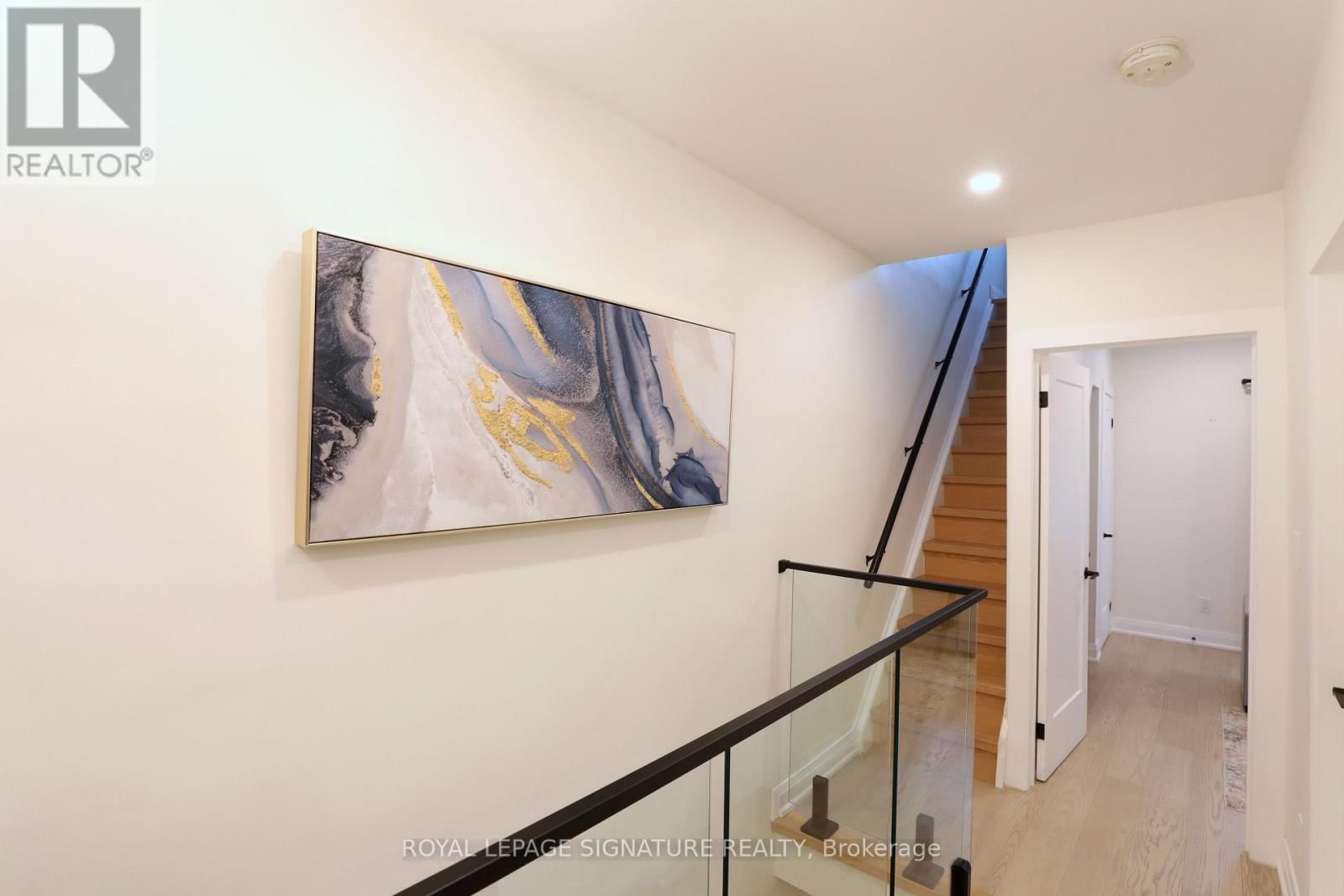 36 TENNIS CRESCENT Image 8