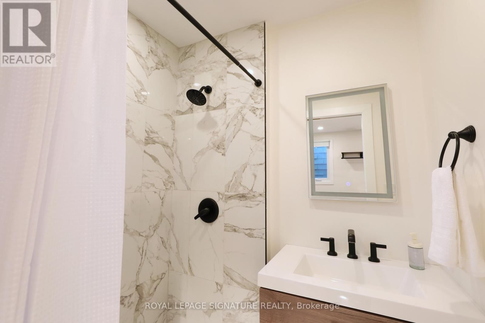 36 TENNIS CRESCENT Image 9