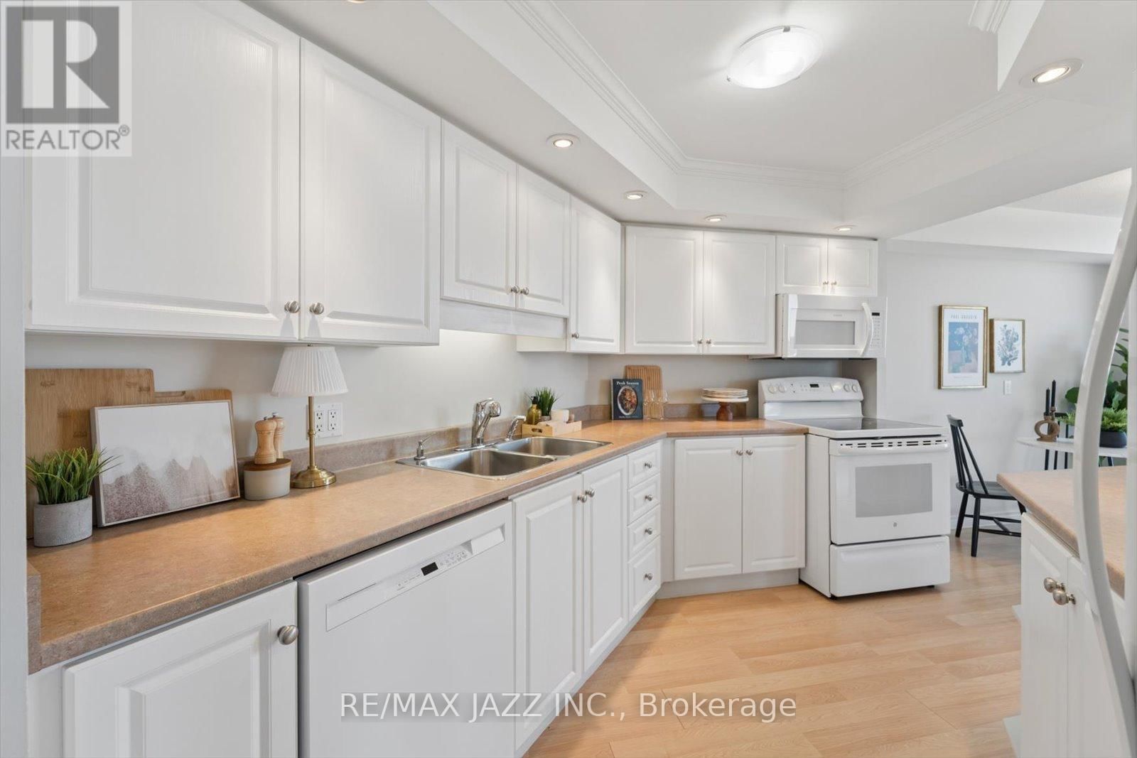 1112 - 360 WATSON STREET EAST Image 12