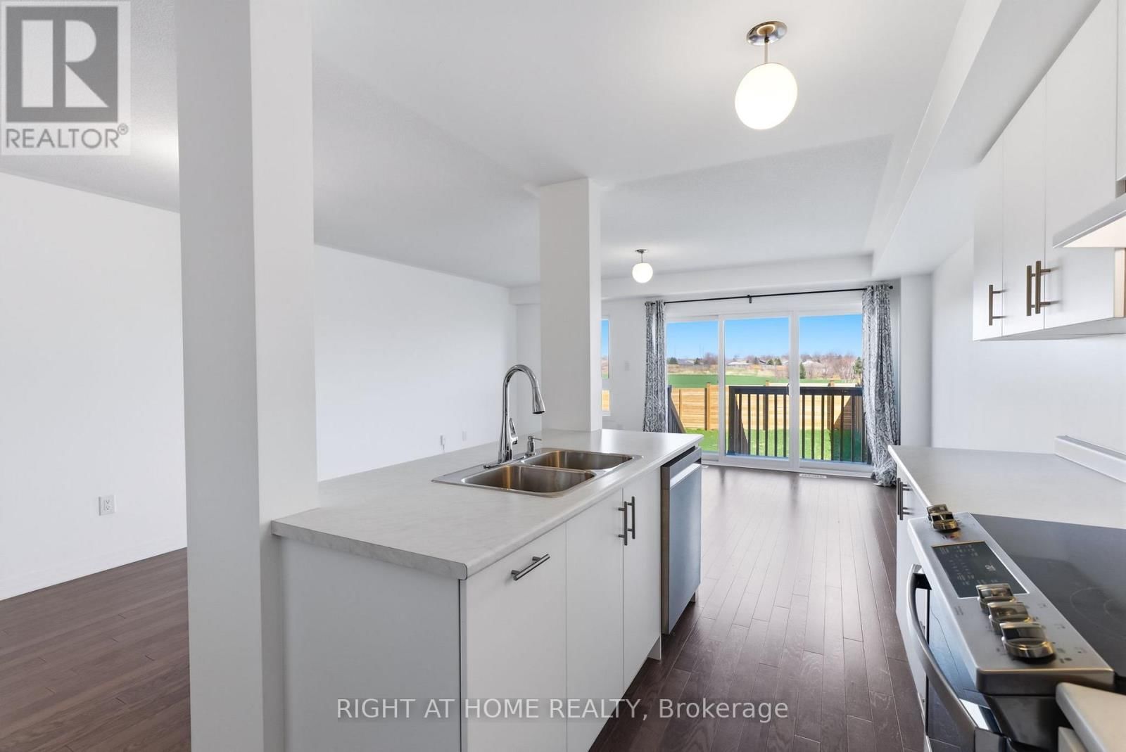 152 SAILORS LANDING Image 11