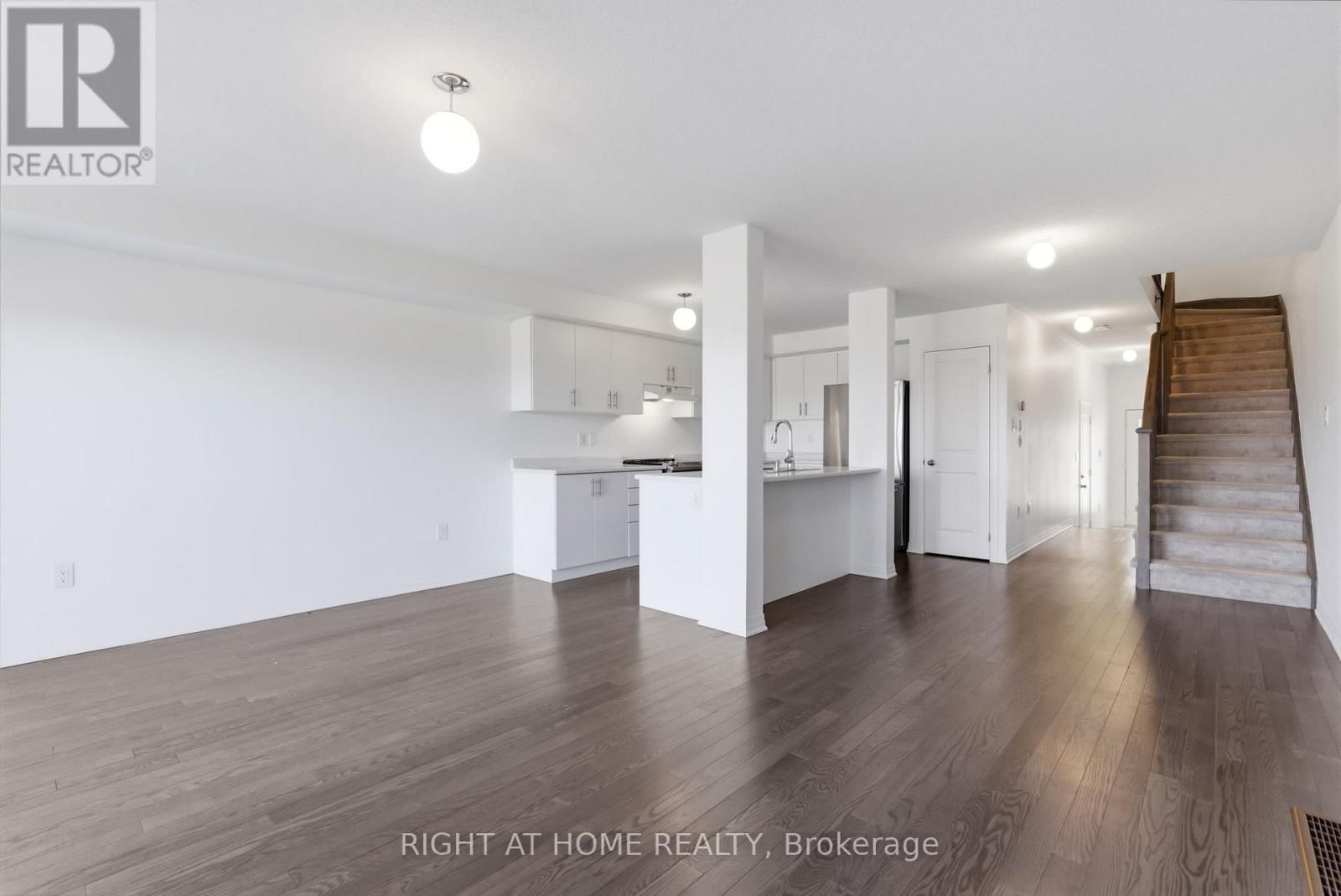 152 SAILORS LANDING Image 13