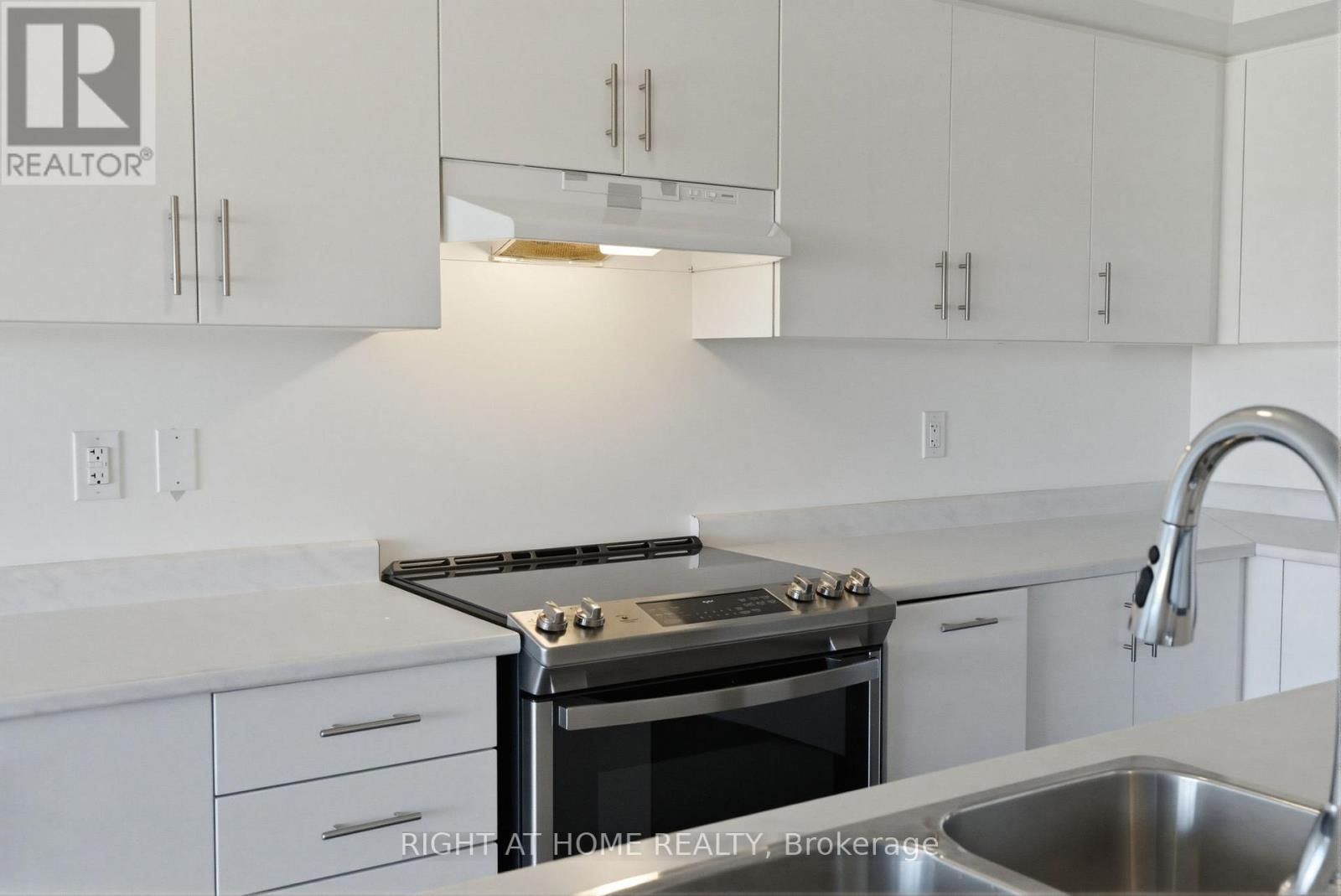 152 SAILORS LANDING Image 15