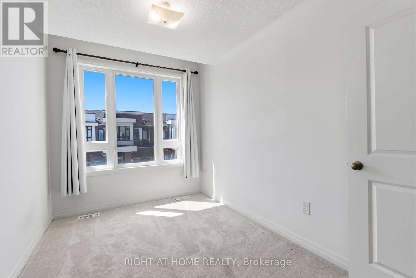 152 SAILORS LANDING Image 20