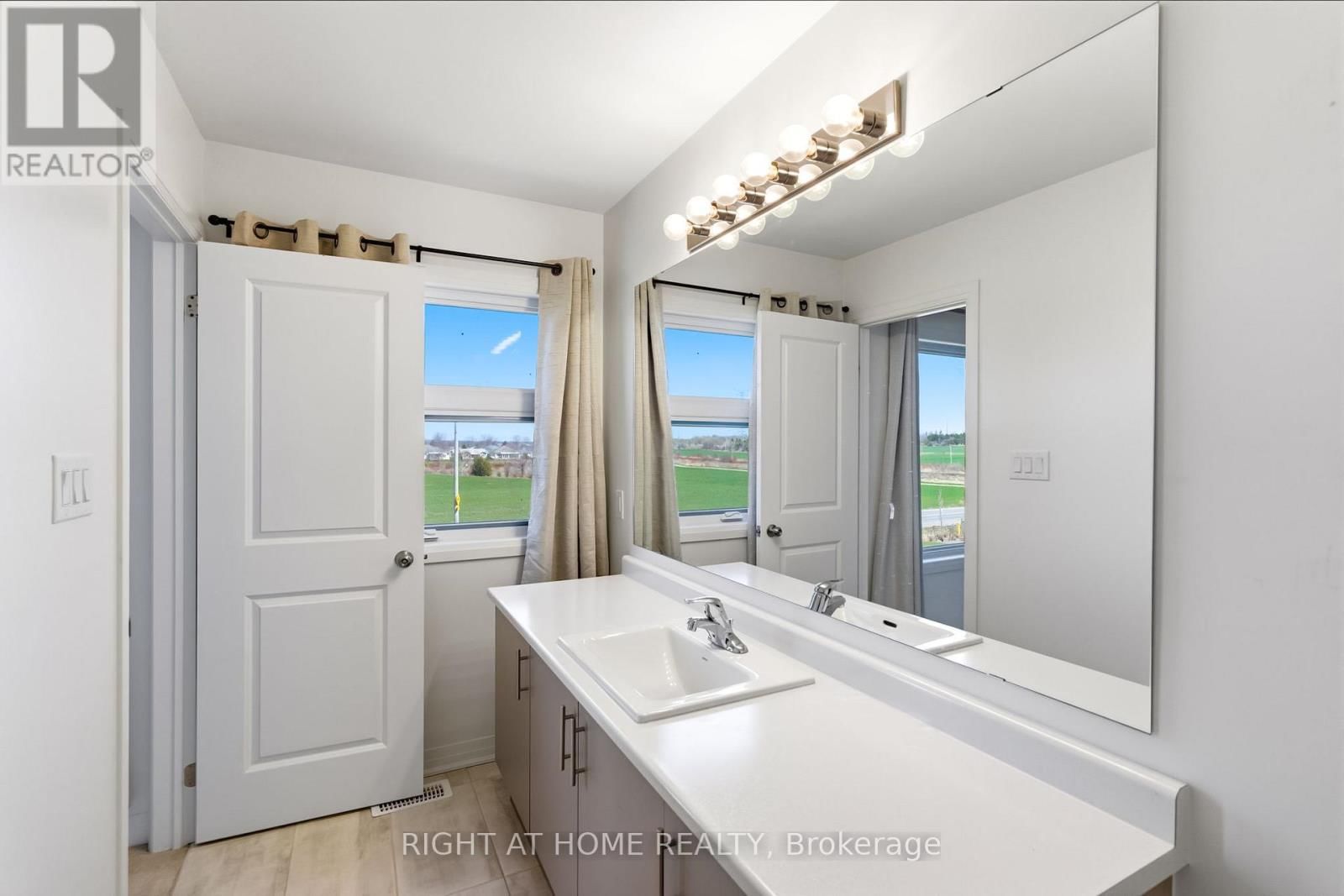 152 SAILORS LANDING Image 35