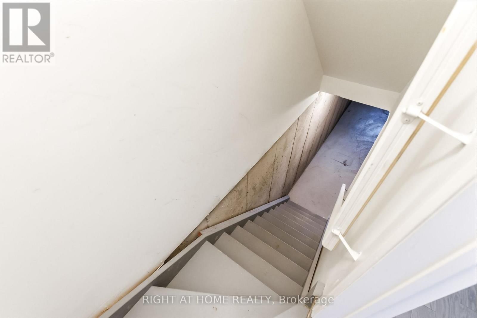 152 SAILORS LANDING Image 38