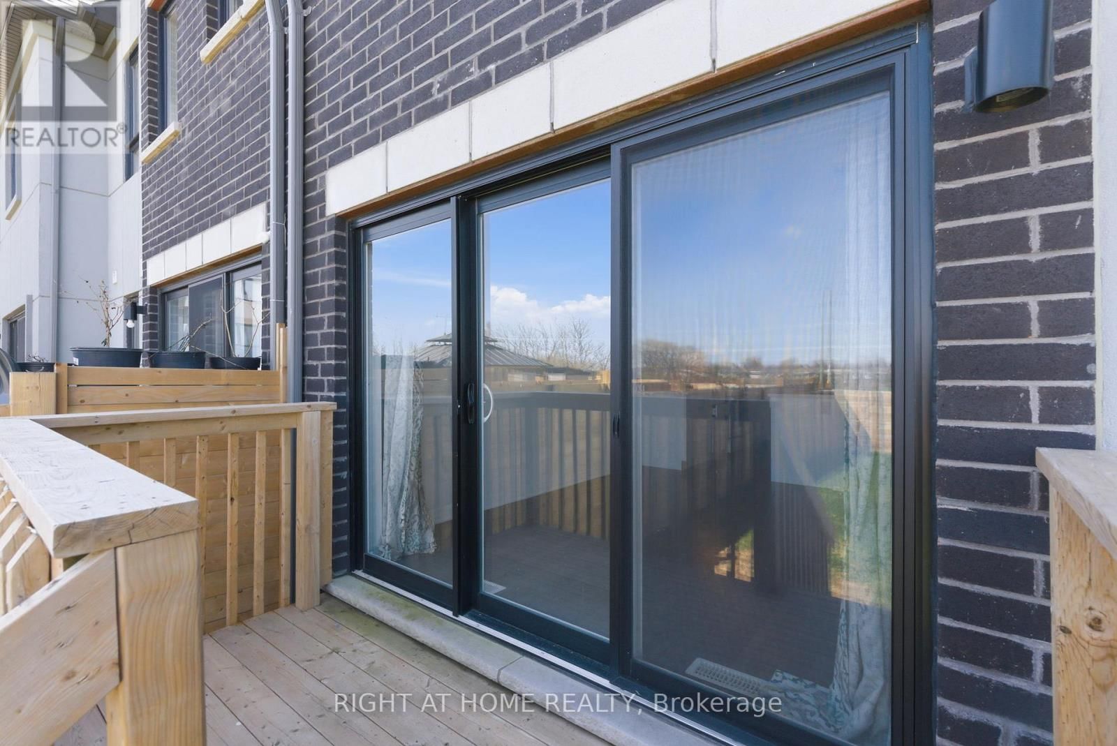 152 SAILORS LANDING Image 42