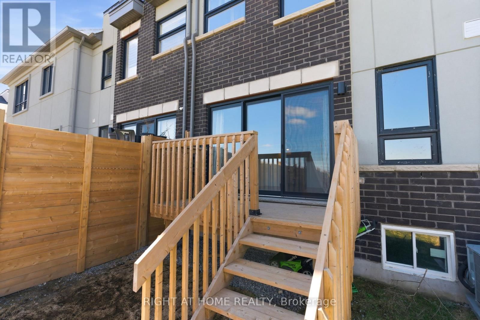 152 SAILORS LANDING Image 43