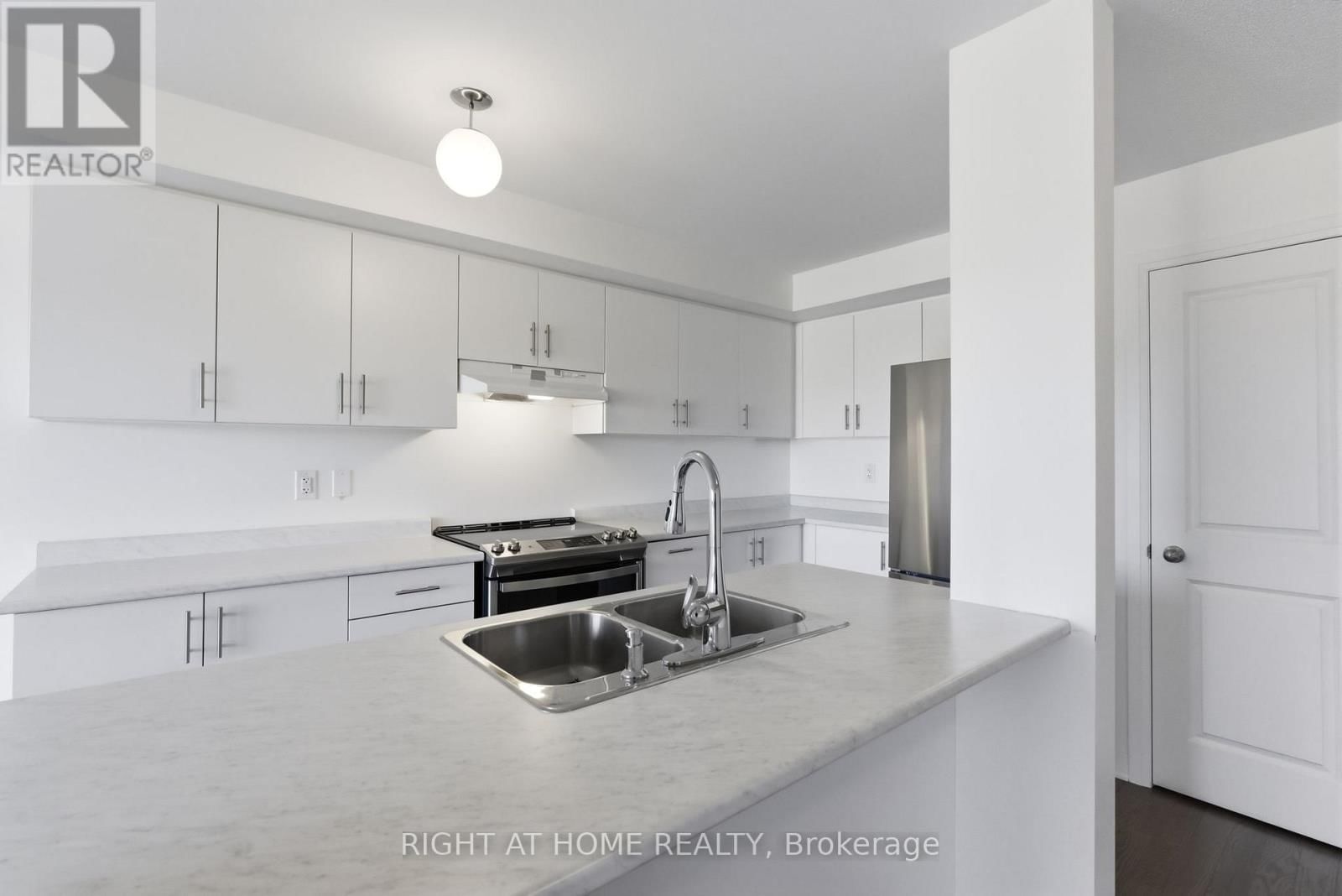 152 SAILORS LANDING Image 9