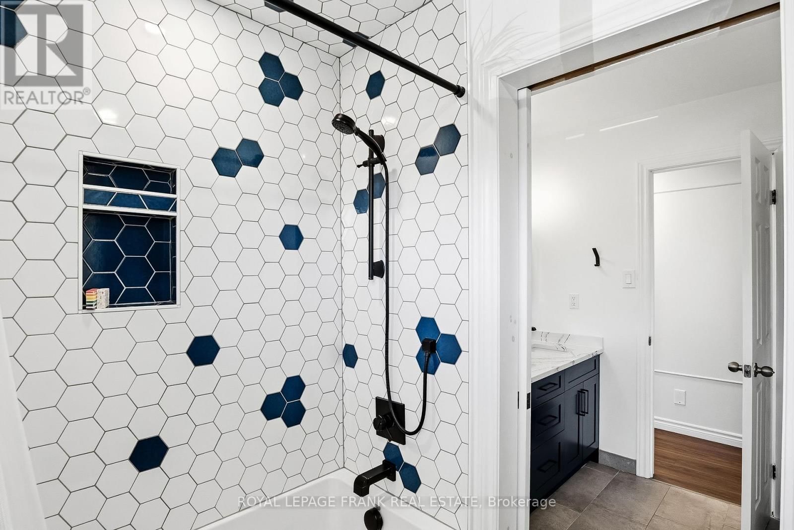 157 BLOSSOM COURT Image 19