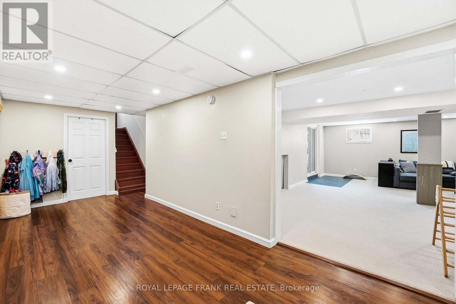 157 BLOSSOM COURT Image 21