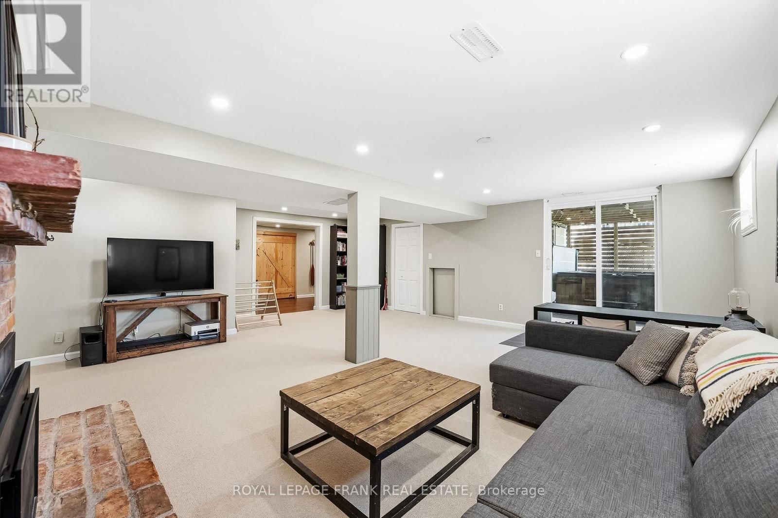 157 BLOSSOM COURT Image 23